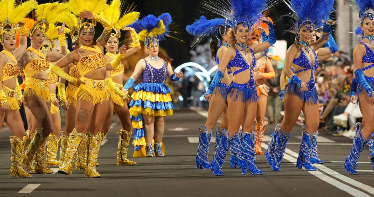 Tradição e futuro encontram-se na avenida (com fotos)