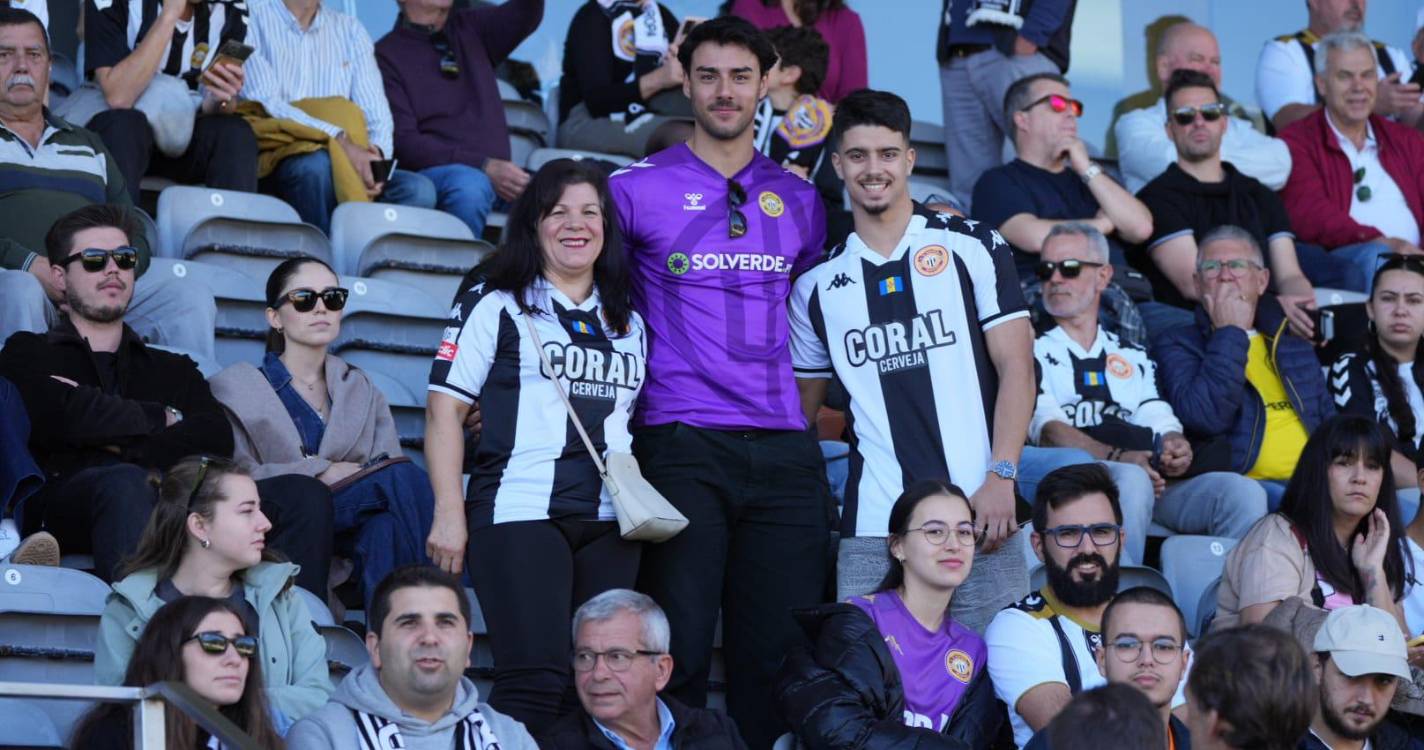 Estádio da Madeira composto para assistir ao Nacional–FC Porto (com fotos)