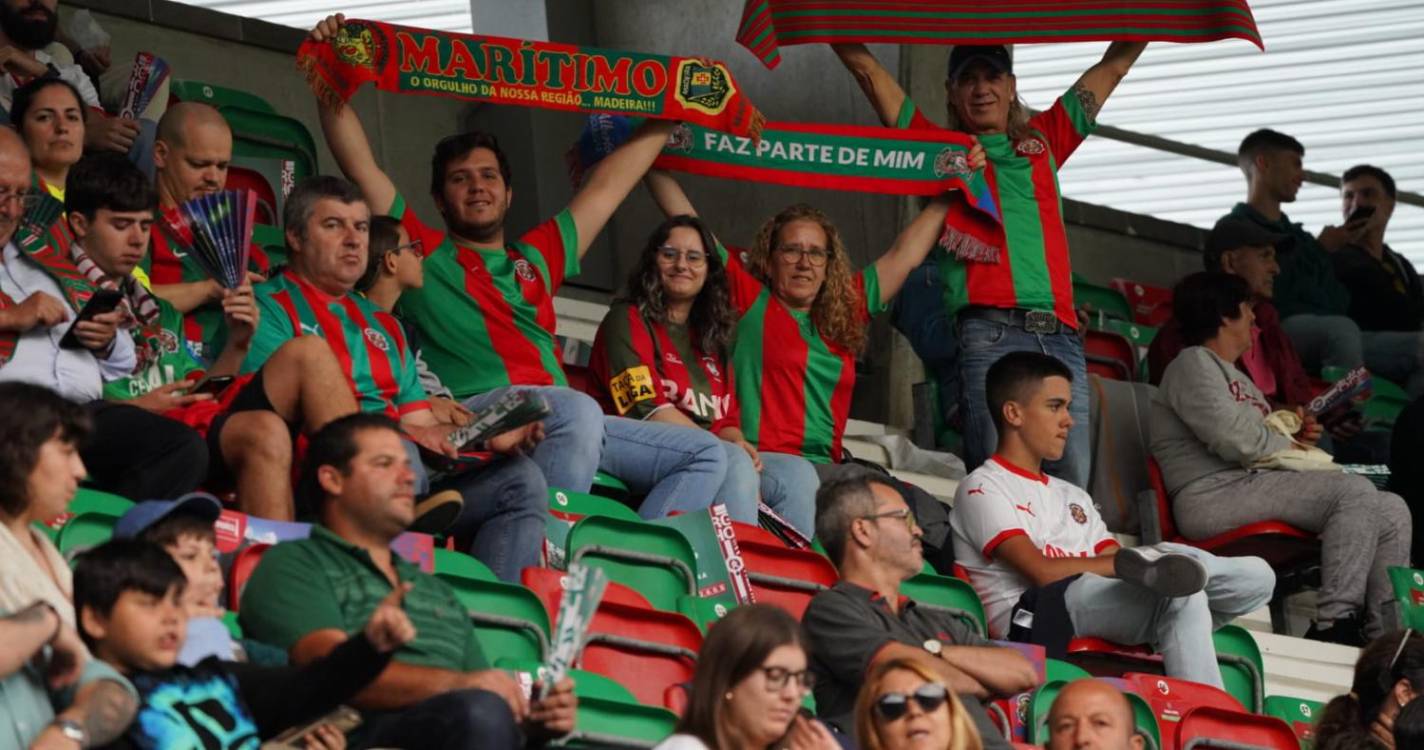 Veja quem está nos Barreiros para assistir ao Marítimo-Santa Clara (com fotos)