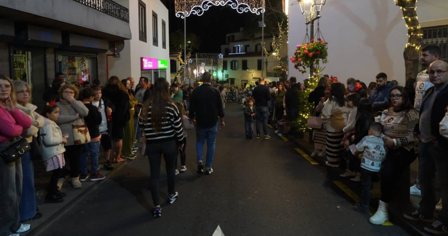Enchente em Câmara de Lobos para ver o Pai Natal