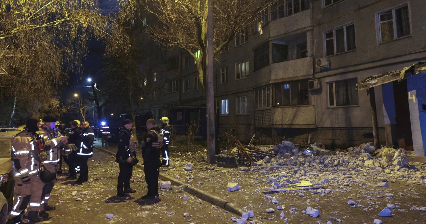 Ucrânia: ‘Rapper’ russo que se opôs à guerra morre em acidente de viação