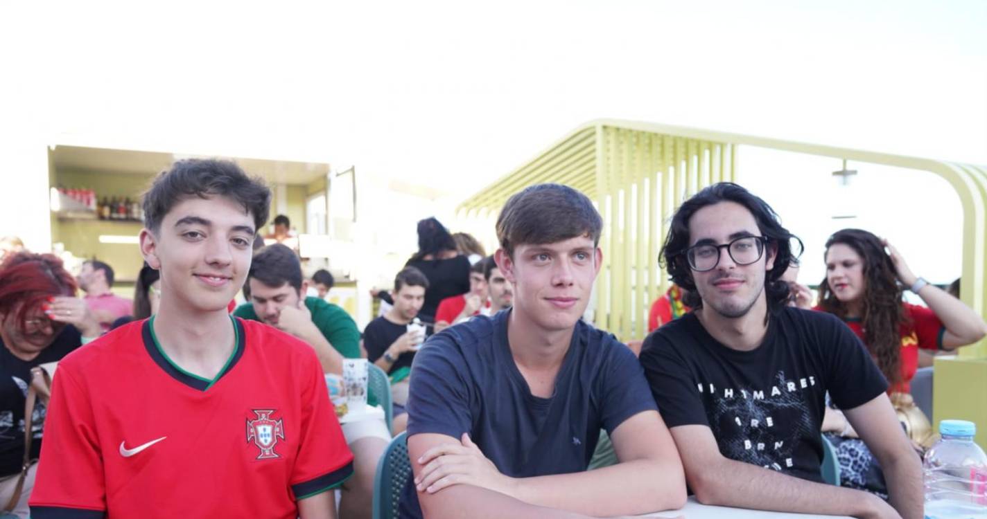 ’Fan zone’ bem composta e esperançosa (com fotos)