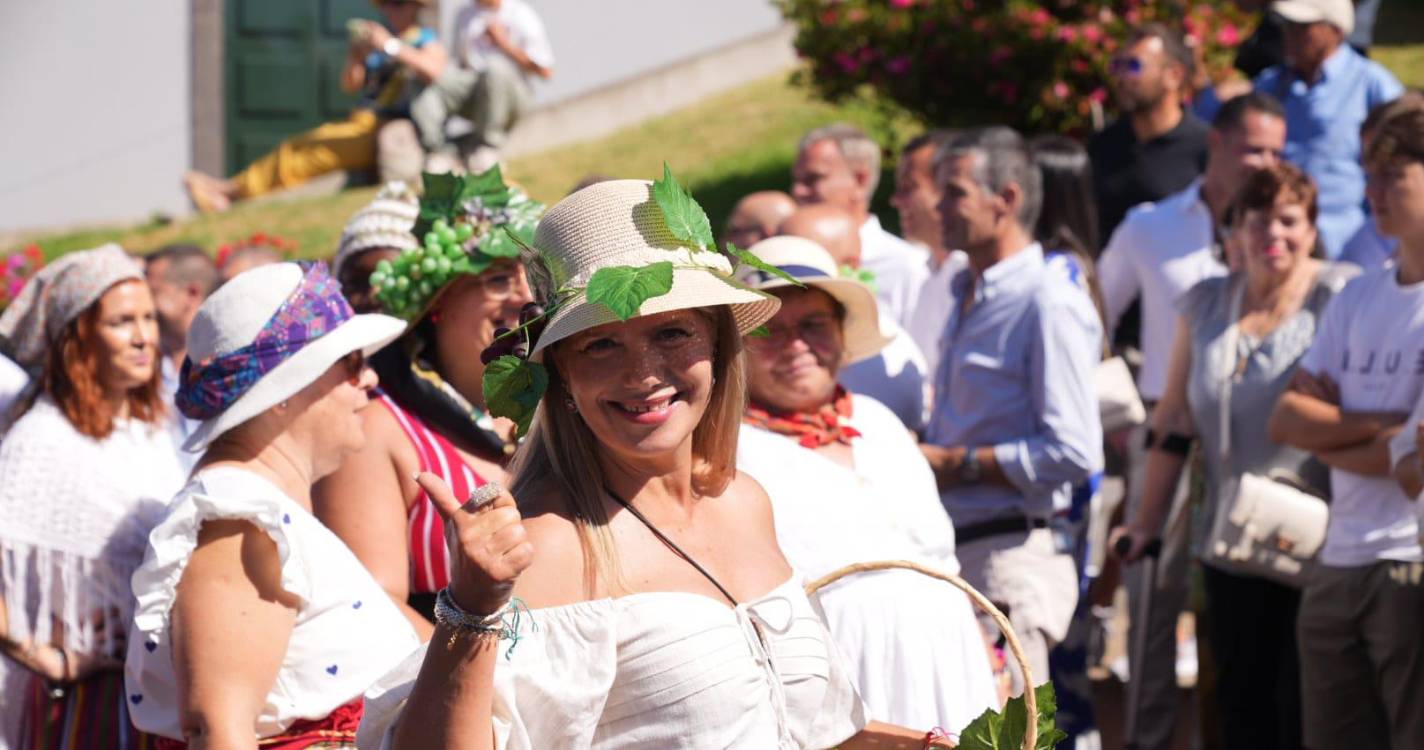 800 figurantes recriam tradição das vindimas e centenas aplaudem