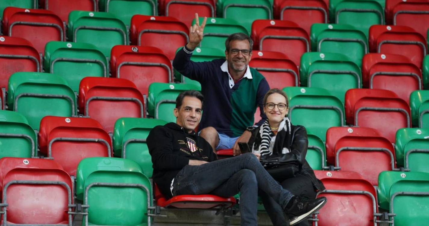 Veja quem está nos Barreiros para assistir ao Marítimo-Santa Clara (com fotos)