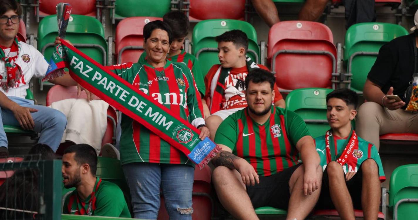 Veja quem está nos Barreiros para assistir ao Marítimo-Santa Clara (com fotos)