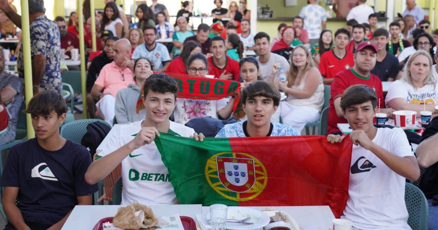 ’Fan zone’ bem composta e esperançosa (com fotos)