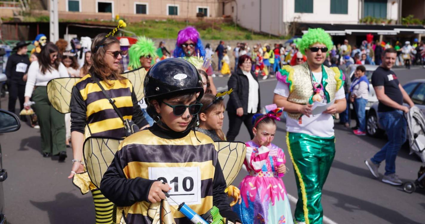 Cortejo do Campanário sai atrasado mas acelera na imaginação (com vídeo e fotos)