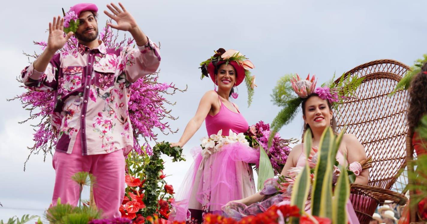 ‘Madeira dos meus encantos’ e ‘Do mar à serra’ já encantam público no cortejo da flor