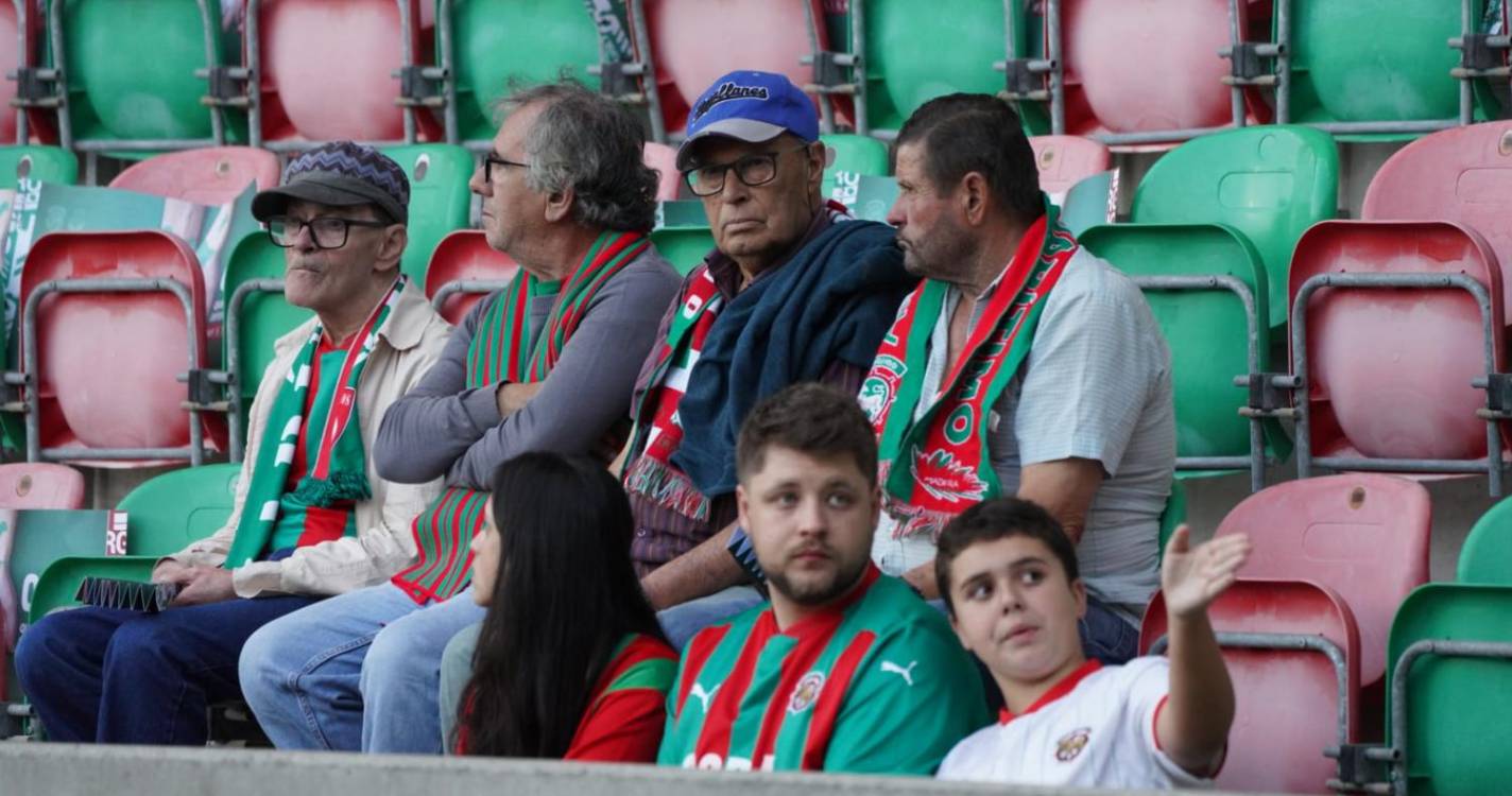 Veja quem está nos Barreiros para assistir ao Marítimo-Santa Clara (com fotos)