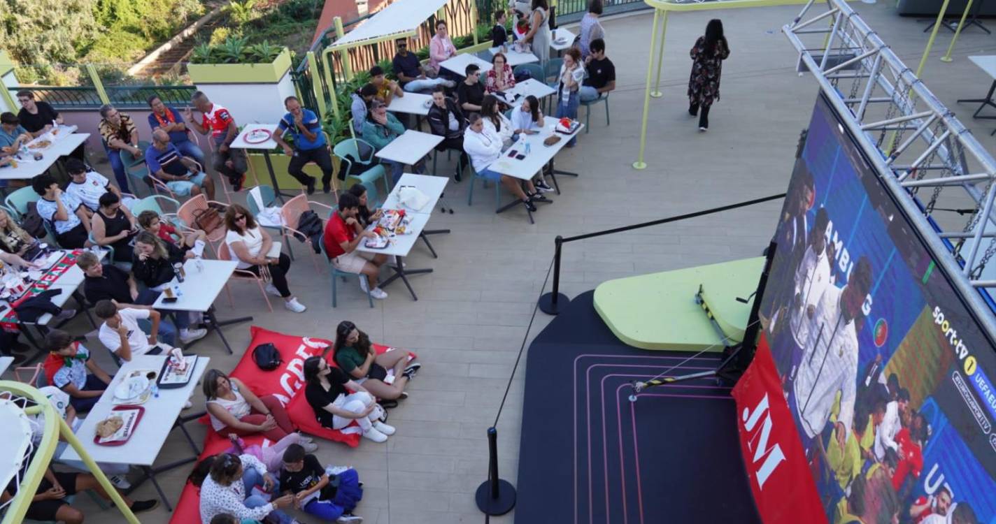 ’Fan zone’ bem composta e esperançosa (com fotos)