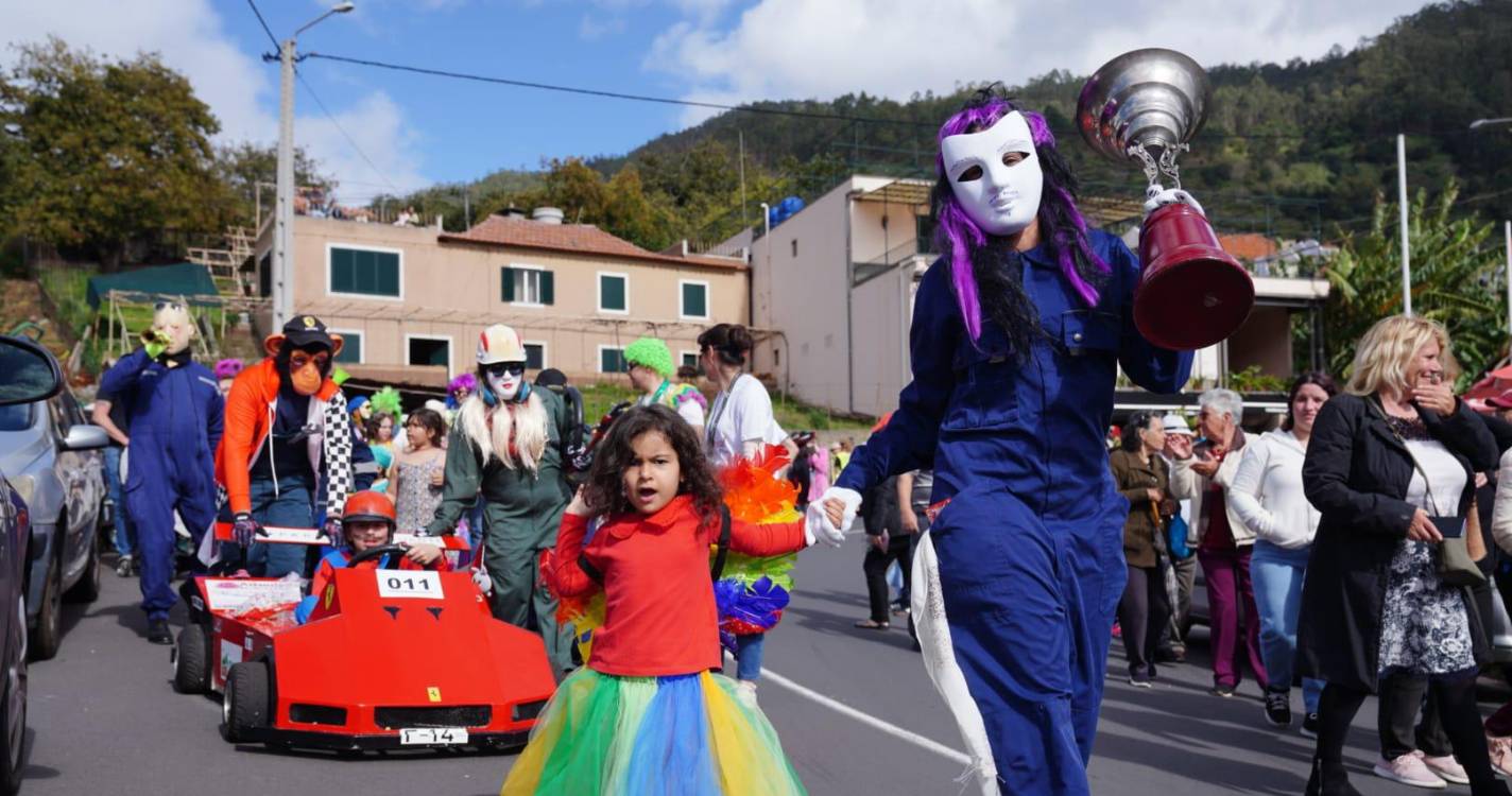 Cortejo do Campanário sai atrasado mas acelera na imaginação (com vídeo e fotos)