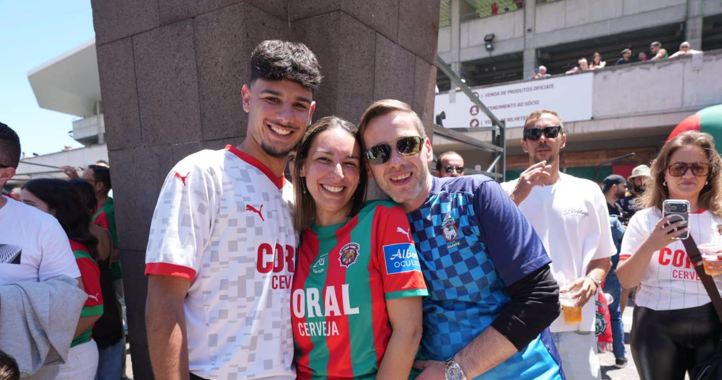 Maritimistas ao rubro antes do início do jogo festejam subida (com fotos)