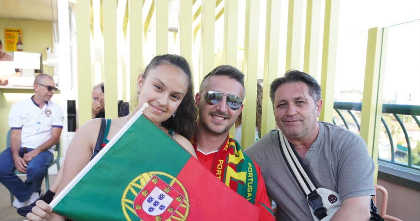 ’Fan zone’ bem composta e esperançosa (com fotos)