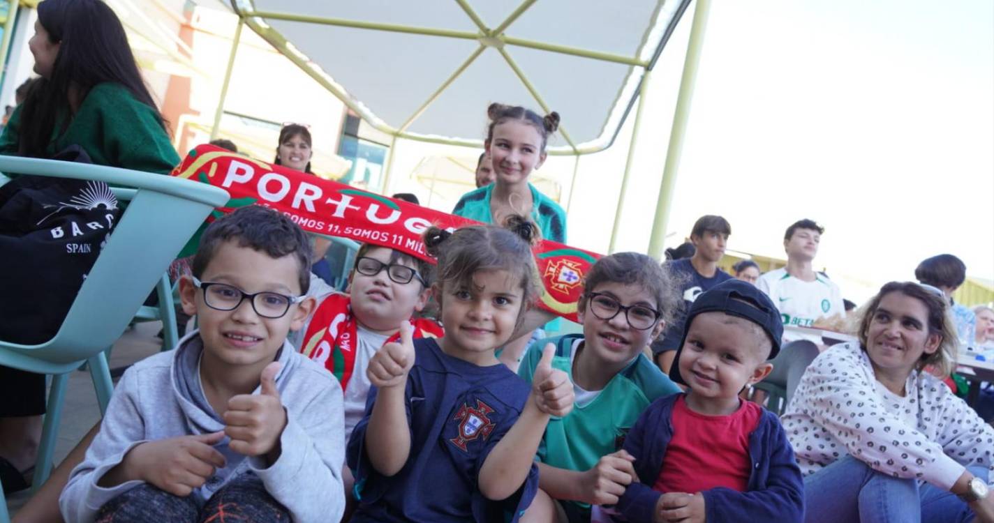 ’Fan zone’ bem composta e esperançosa (com fotos)