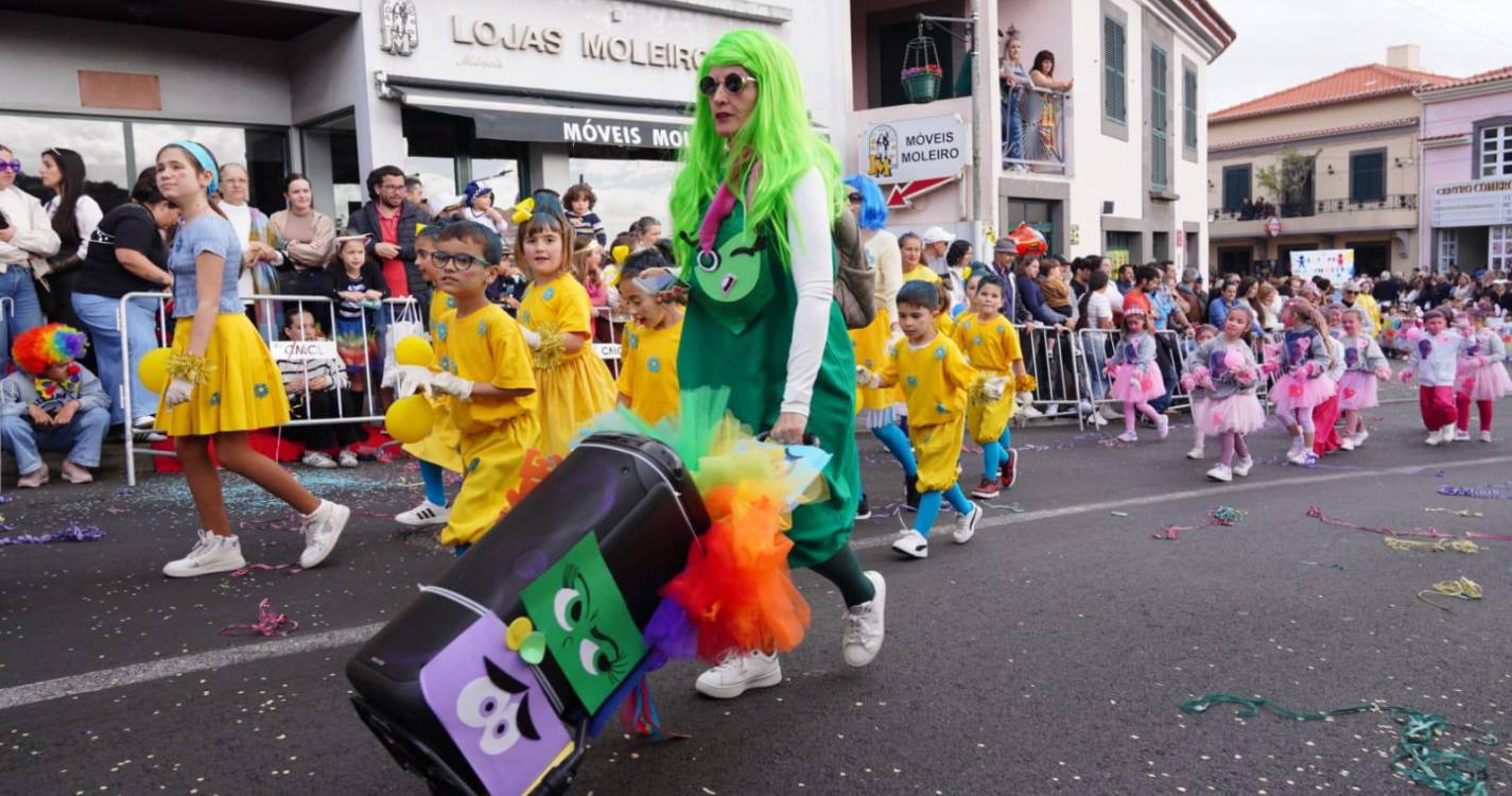 Crianças ‘inundam’ Cortejo do Estreito de Câmara de Lobos (com fotos)