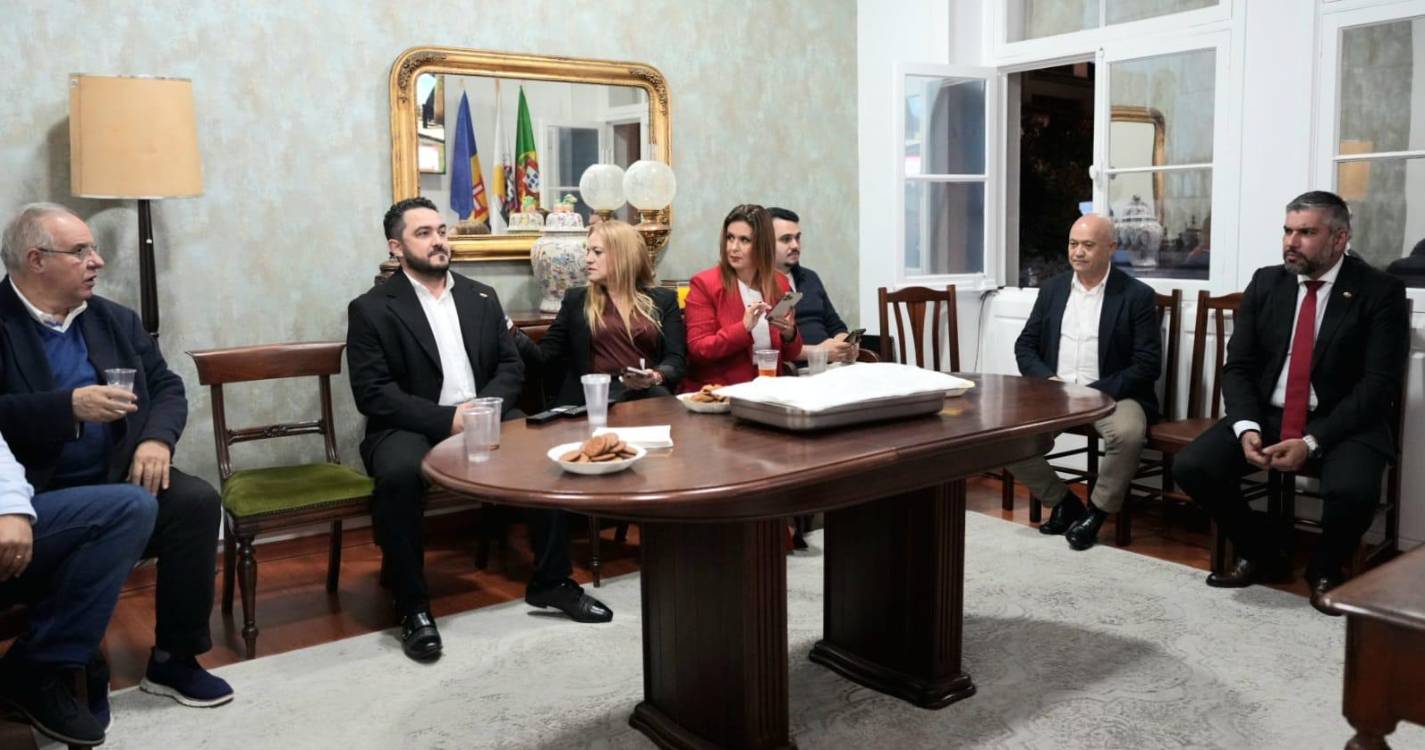 Elementos do Chega acompanham contagem de votos com expetativa