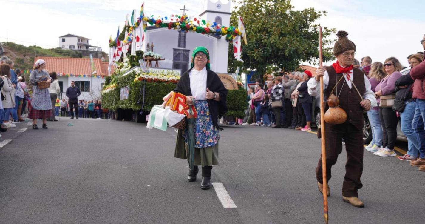 Cortejo etnográfico percorre ruas com tradição e humor