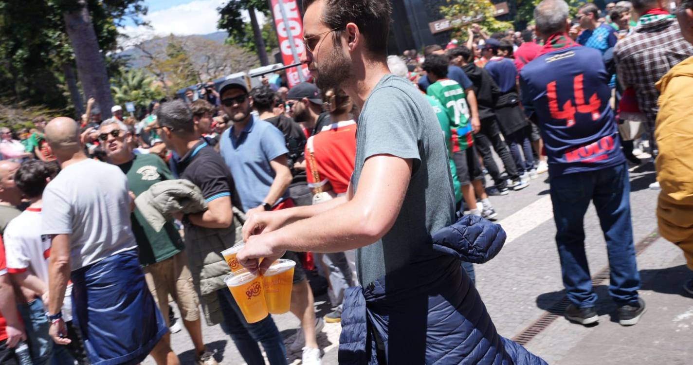Maritimistas ao rubro antes do início do jogo festejam subida (com fotos)