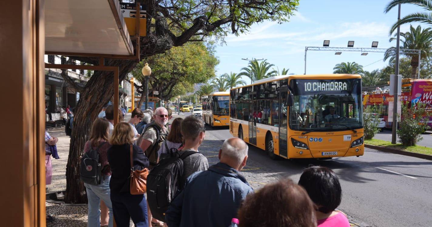 Paralisação de motoristas mexe na vida dos utentes da Horários do Funchal (com fotos)
