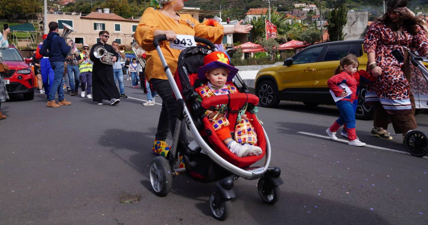 Cortejo do Campanário sai atrasado mas acelera na imaginação (com vídeo e fotos)
