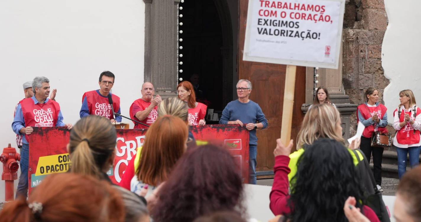 Centenas de trabalhadores marcam presença na concentração por “direitos laborais” (com fotos)