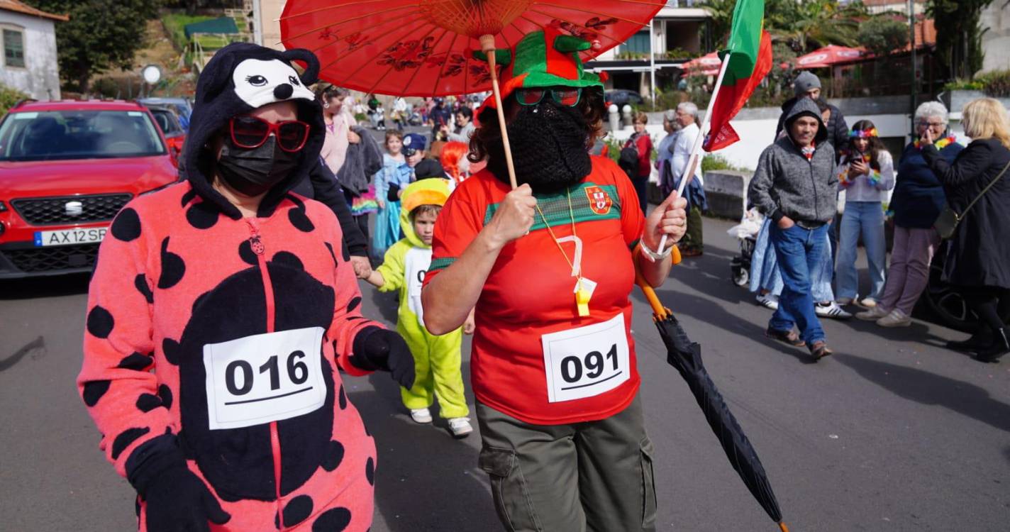 Cortejo do Campanário sai atrasado mas acelera na imaginação (com vídeo e fotos)