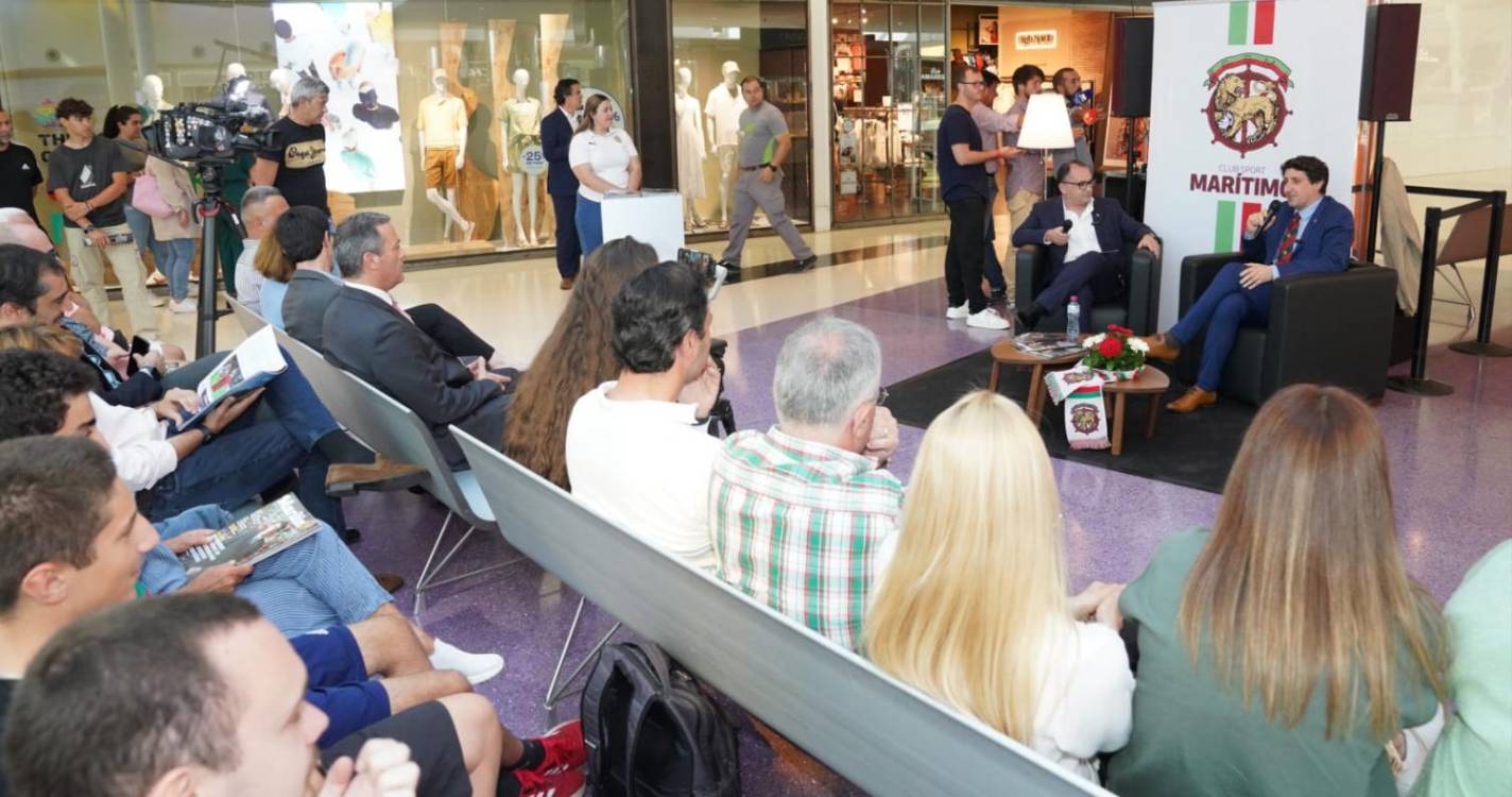 Verde-rubros apresentam revista Marítimo