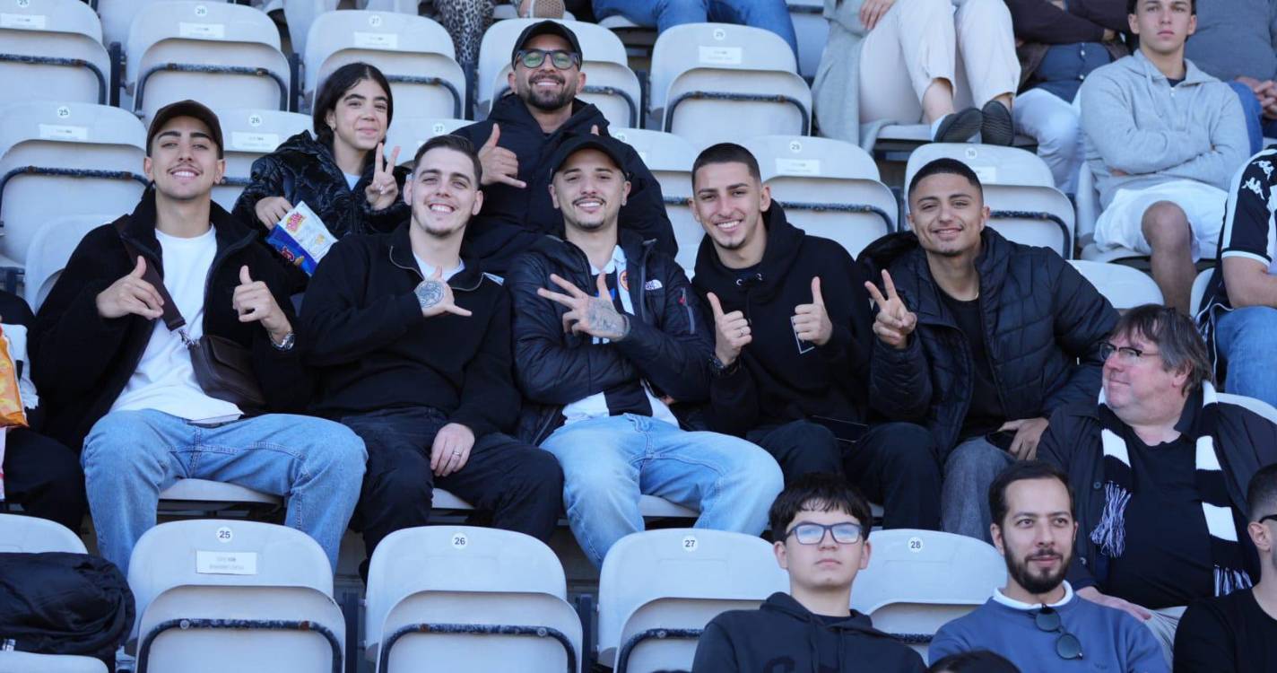 Estádio da Madeira composto para assistir ao Nacional–FC Porto (com fotos)