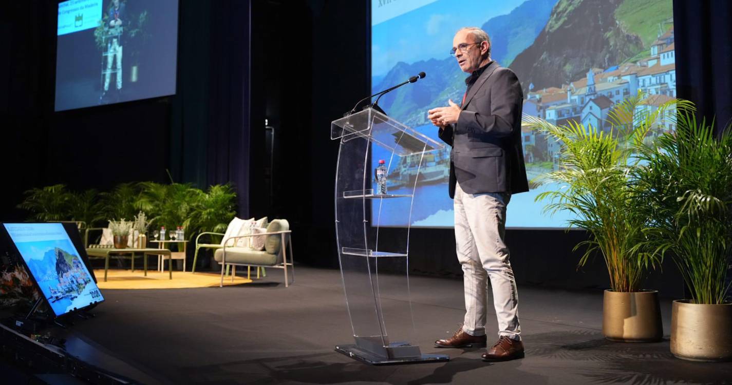 “Há medida que o tempo passa, o que era novidade” dá lugar a “sinais de antagonismos”, frisa Carlos Costa