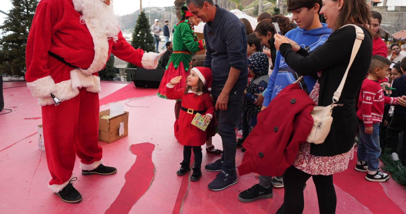 Pai Natal já chegou à Ribeira Brava e encantou miúdos e graúdos