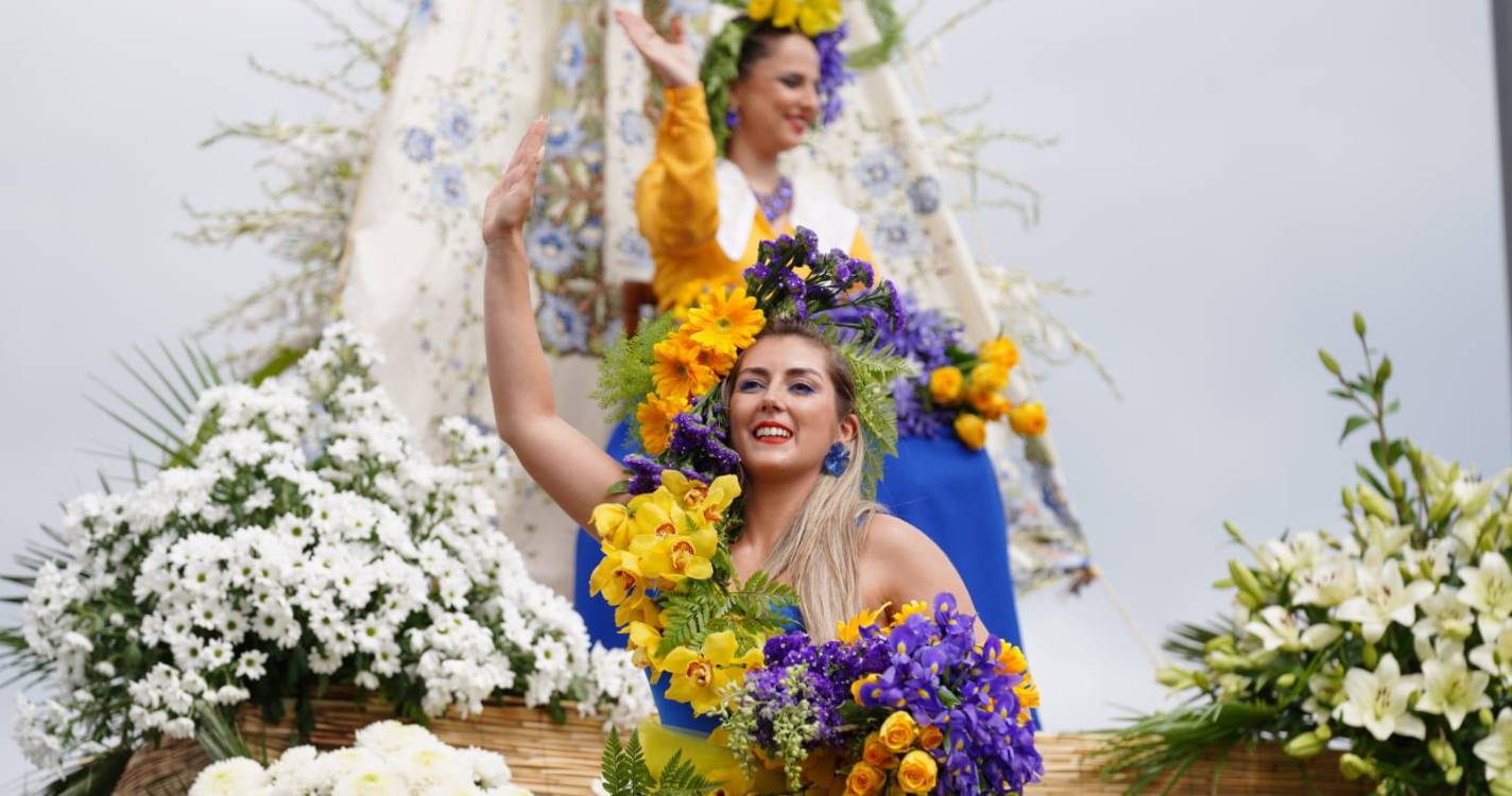 ‘Madeira dos meus encantos’ e ‘Do mar à serra’ já encantam público no cortejo da flor