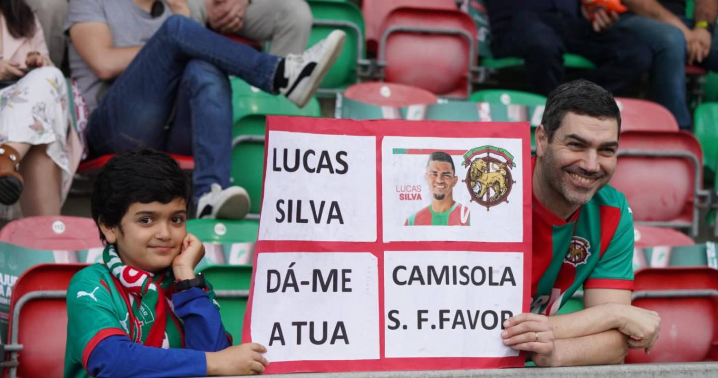 Veja quem está nos Barreiros para assistir ao Marítimo-Santa Clara (com fotos)