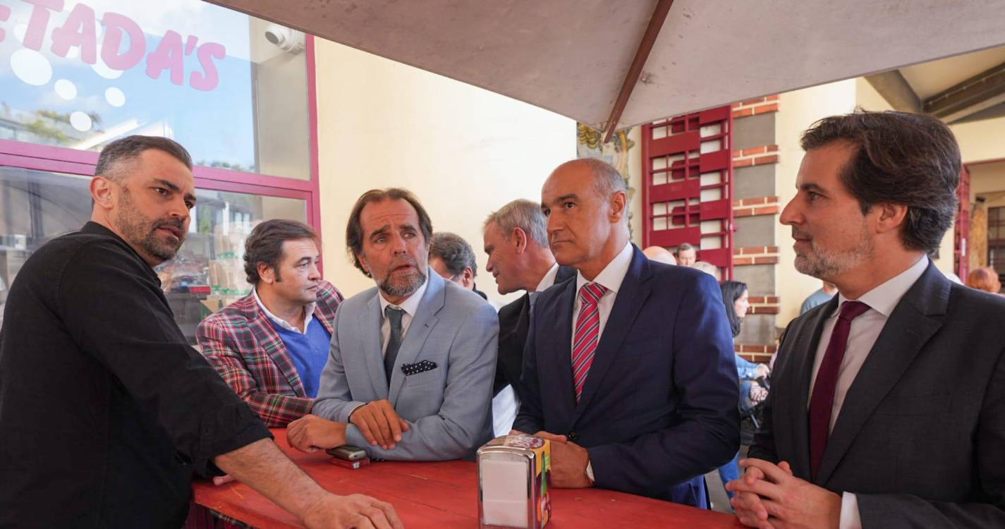 Albuquerque cumpre tradição no Mercado dos Lavradores