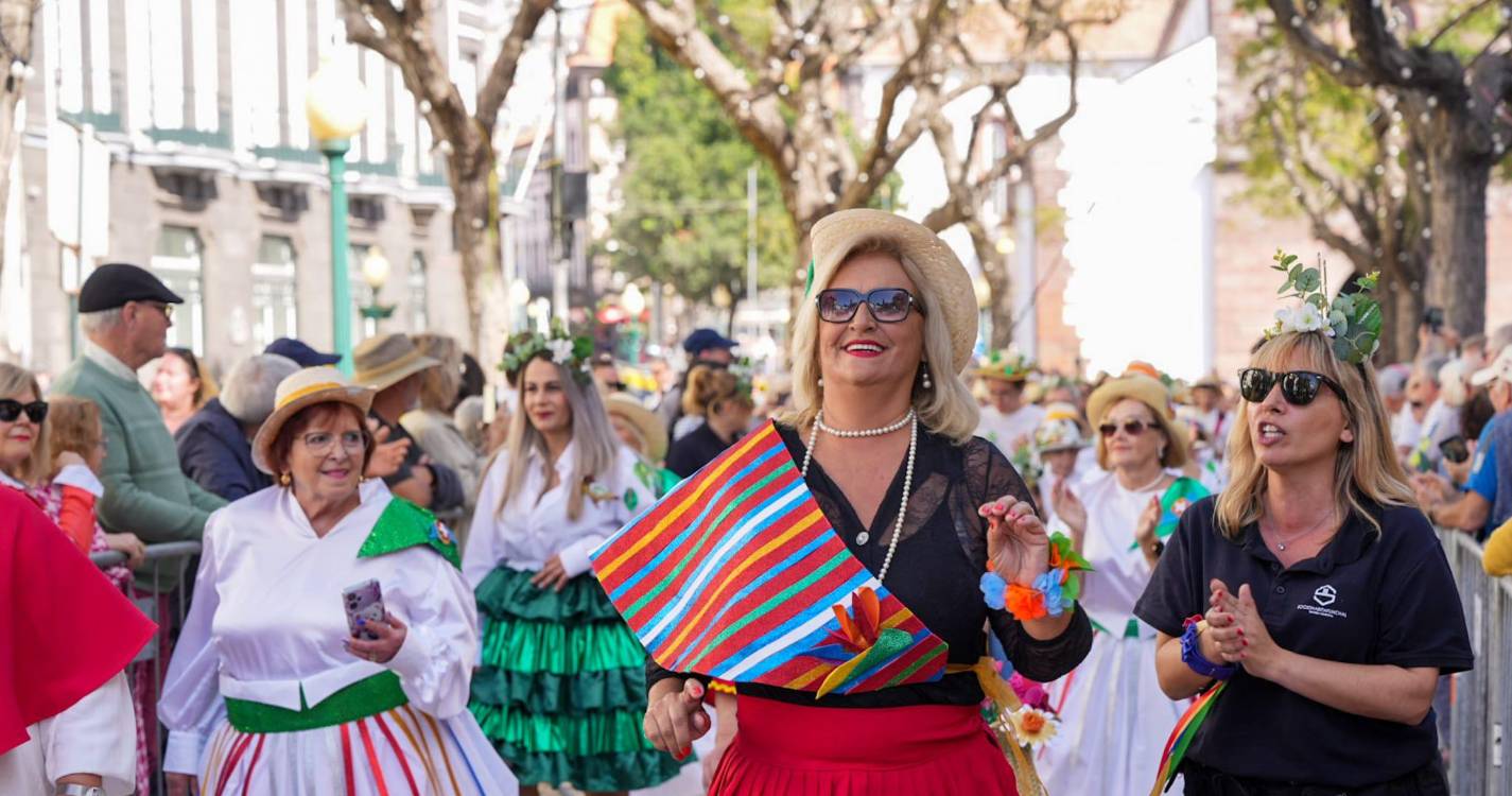 ‘Carnaval Solidário’ da Garouta do Calhau com 600 foliões (com fotos)