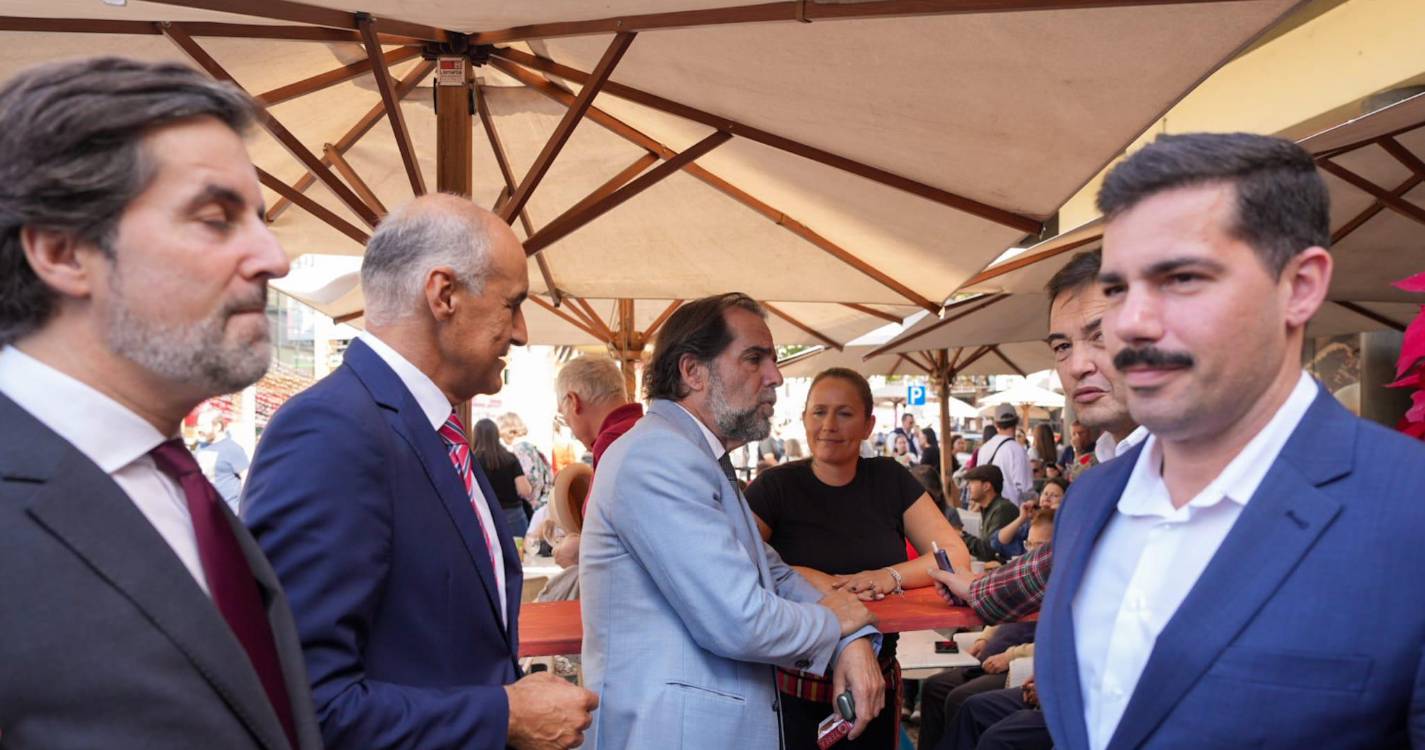 Albuquerque cumpre tradição no Mercado dos Lavradores