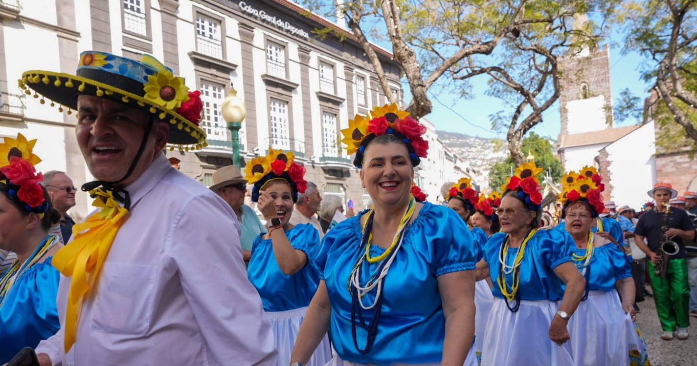 ‘Carnaval Solidário’ da Garouta do Calhau com 600 foliões (com fotos)