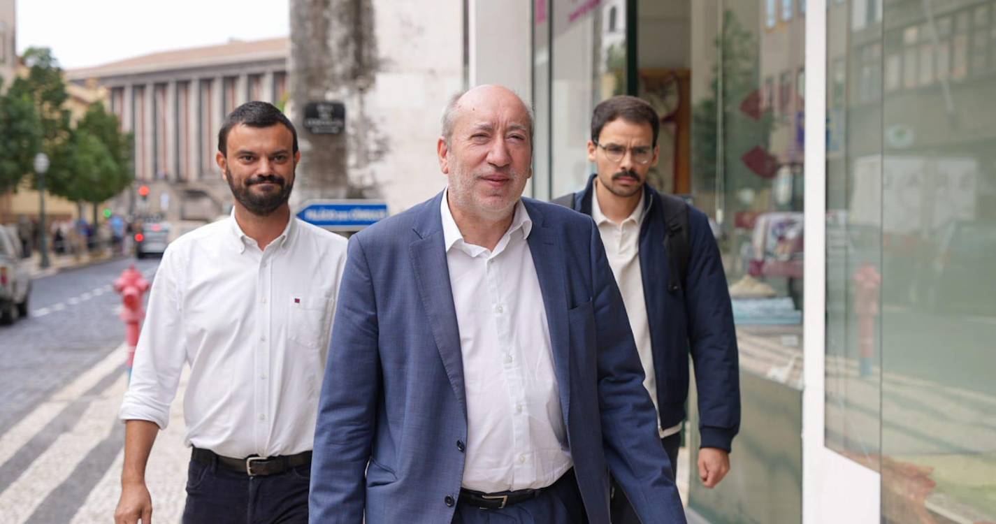 António Filipe avalia falta de investimento no SNS e alerta para os riscos da privatização da TAP