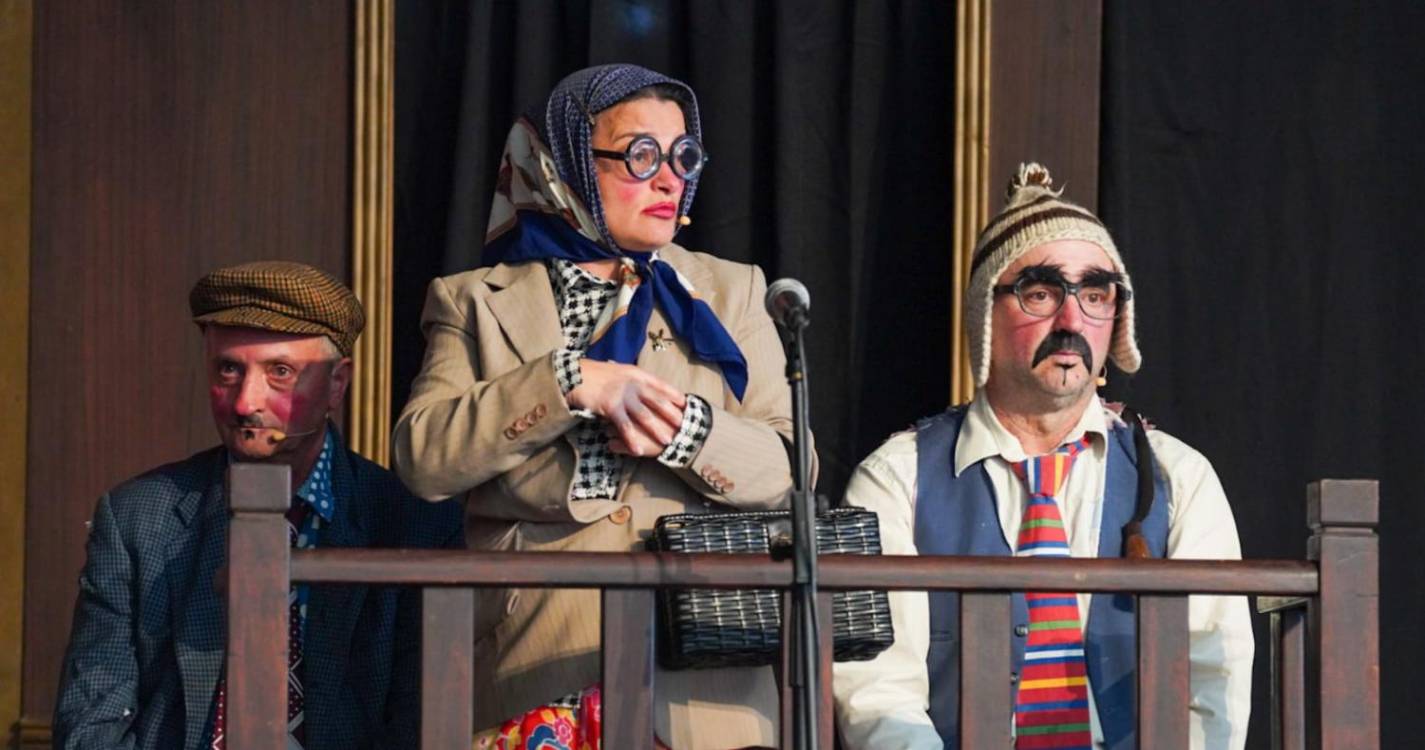 Julgamento pautado pelo improviso arranca gargalhadas a multidão