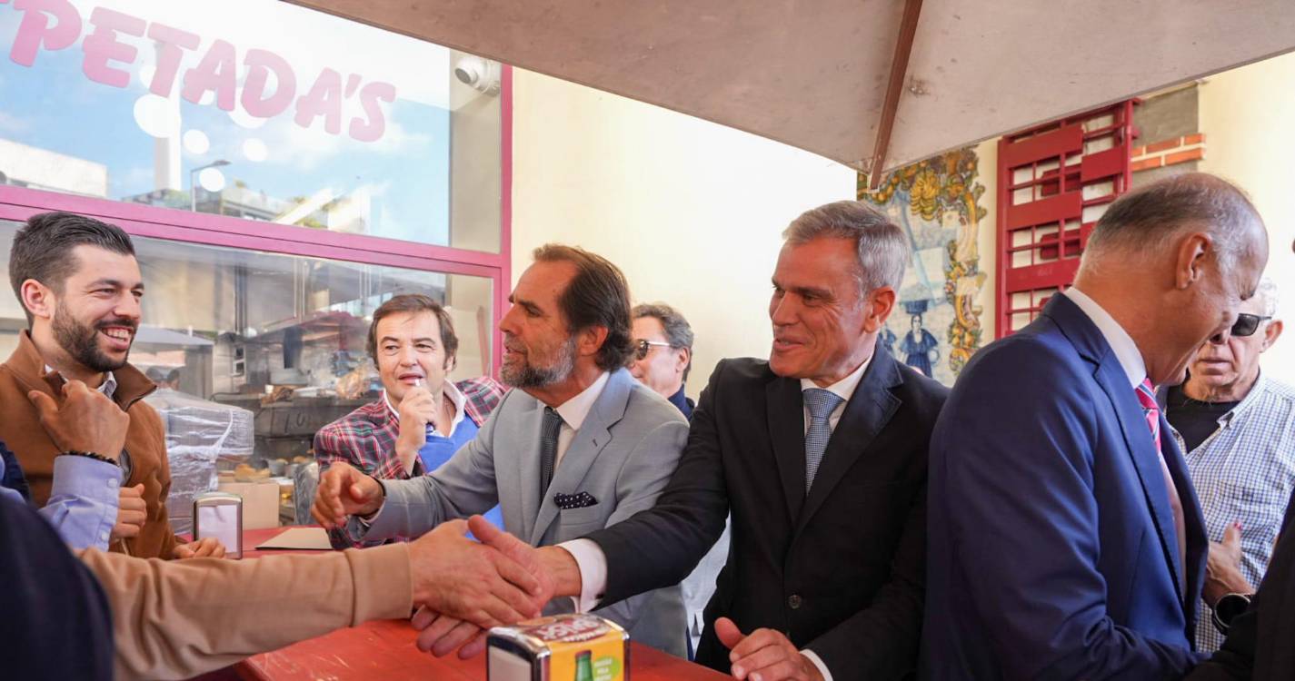 Albuquerque cumpre tradição no Mercado dos Lavradores