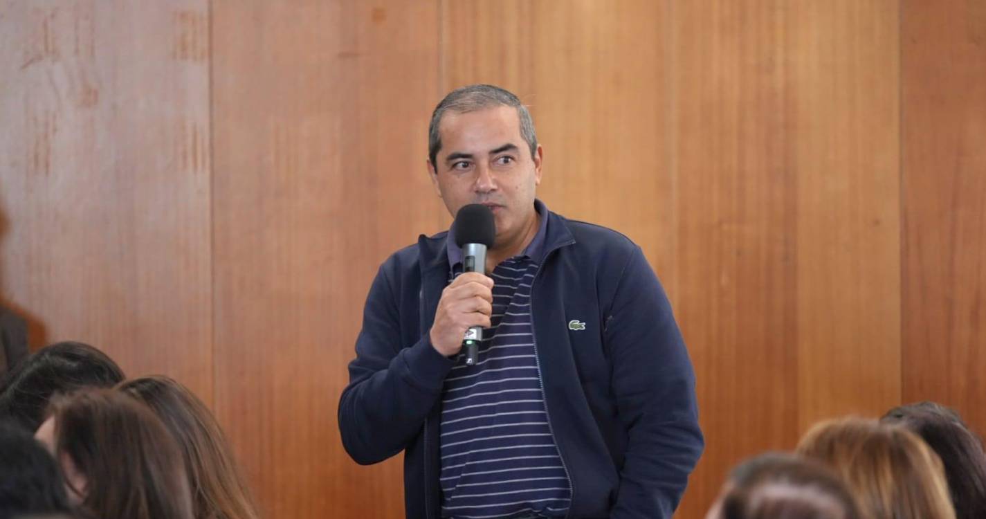 Parlamento na Comunidade: Professor apela aos jovens que deem valor às conquistas da Autonomia e às entidades que caminhem de mãos dadas para o desenvolvimento