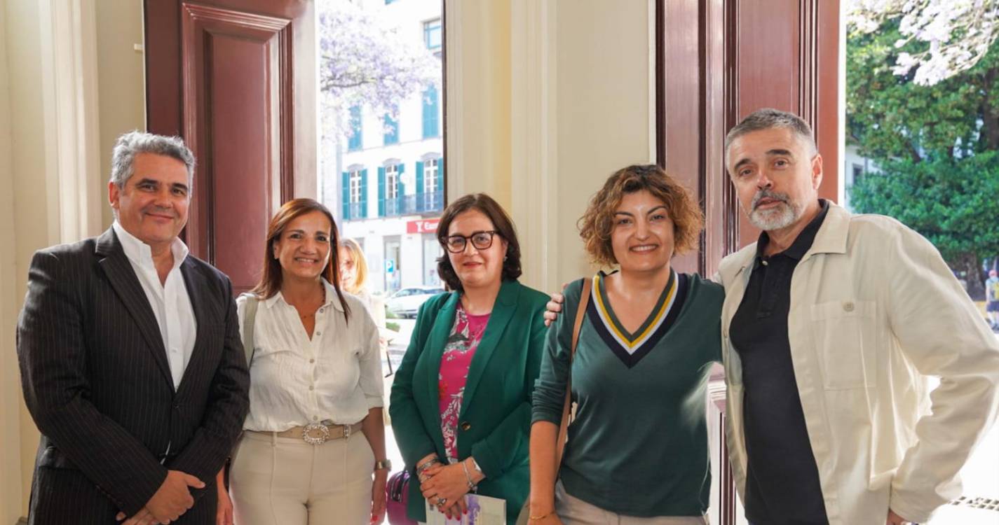 Veja imagens do lançamento do livro ‘Contos Insularados’