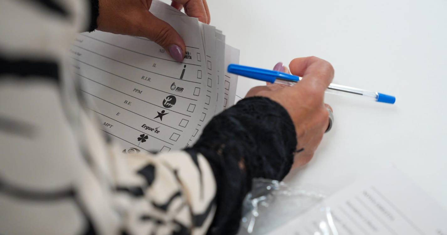 Escola da Ajuda regista 1.954 votos até às 12h00