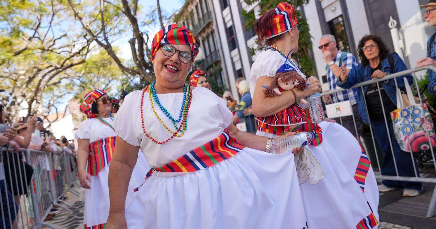 ‘Carnaval Solidário’ da Garouta do Calhau com 600 foliões (com fotos)