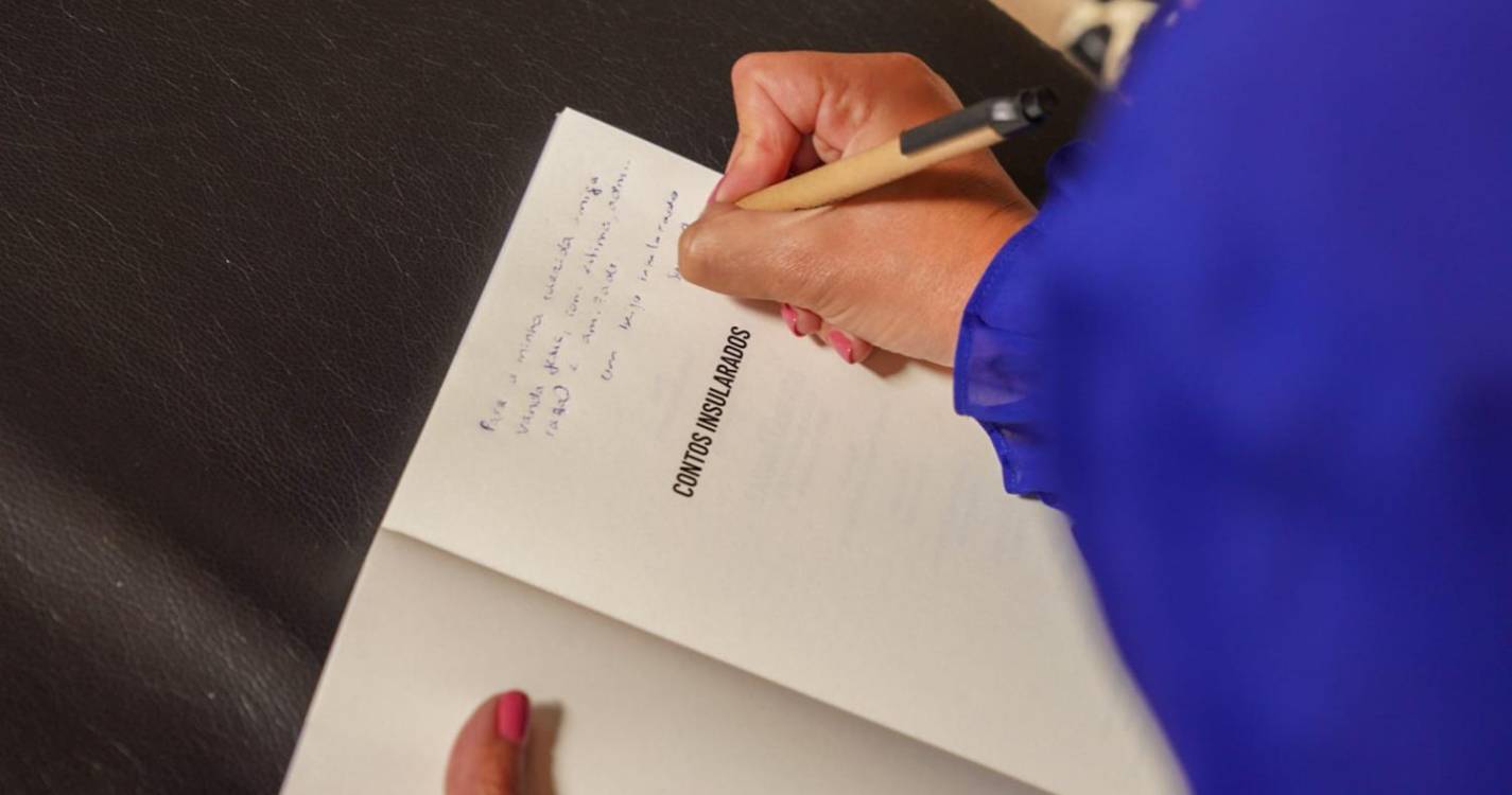 Veja imagens do lançamento do livro ‘Contos Insularados’