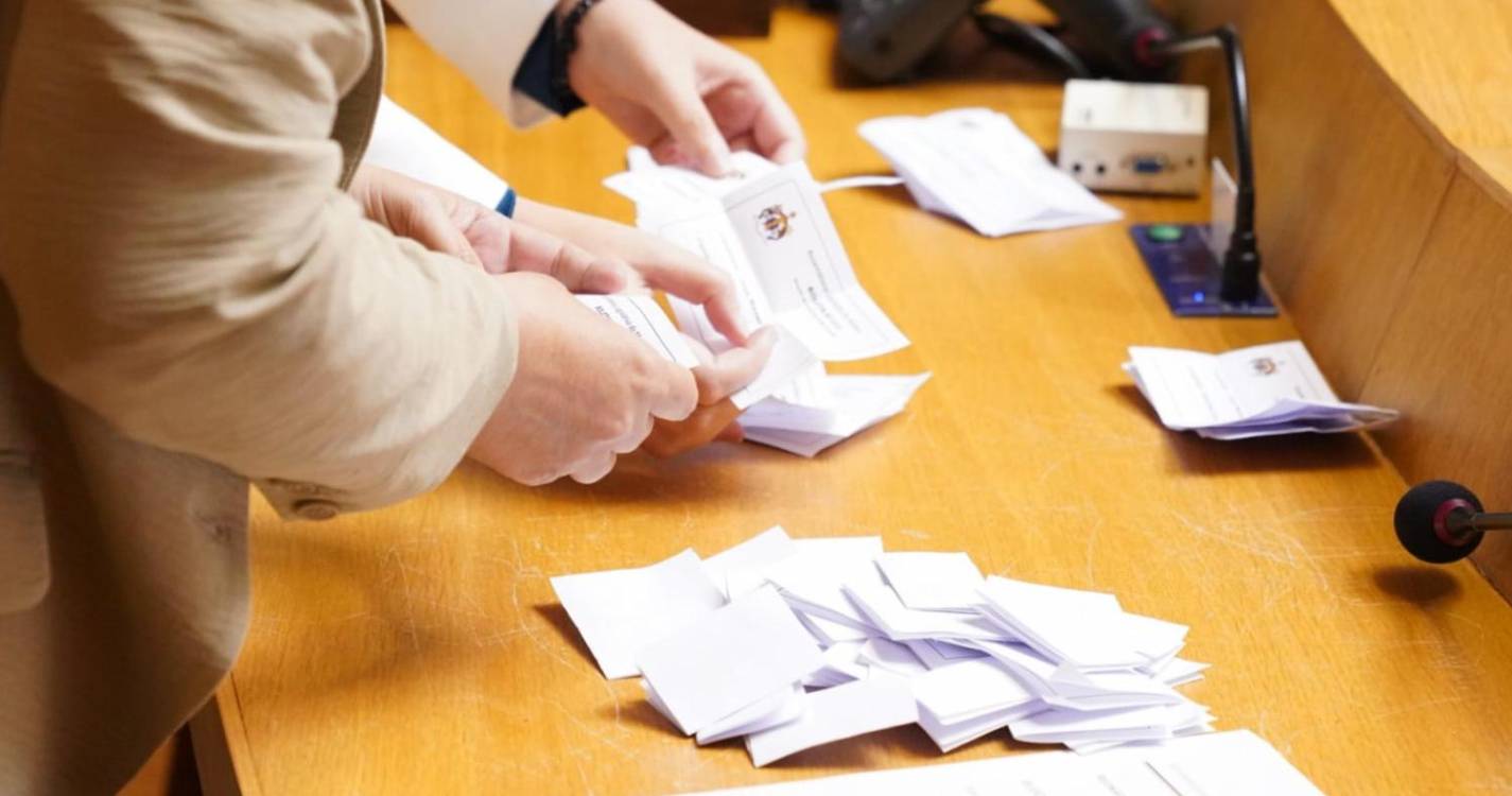 Vices do PSD eleitos com 44 votos e o do PS com 39