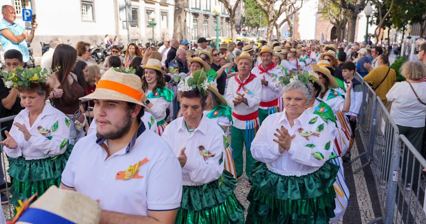 ‘Carnaval Solidário’ da Garouta do Calhau com 600 foliões (com fotos)