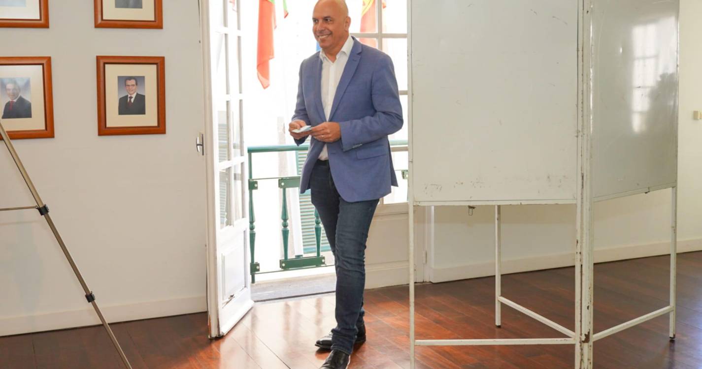 Cafôfo já votou e diz que assim se vê a diferença de postura para a liderança social-democrata