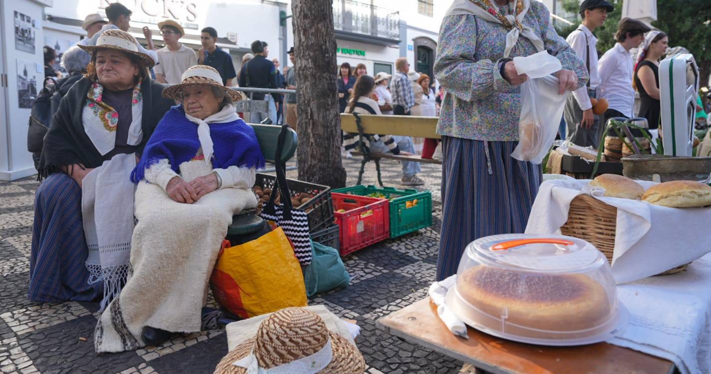 Mercado do Largo do Chafariz recriado à moda do século XIX (com fotos)