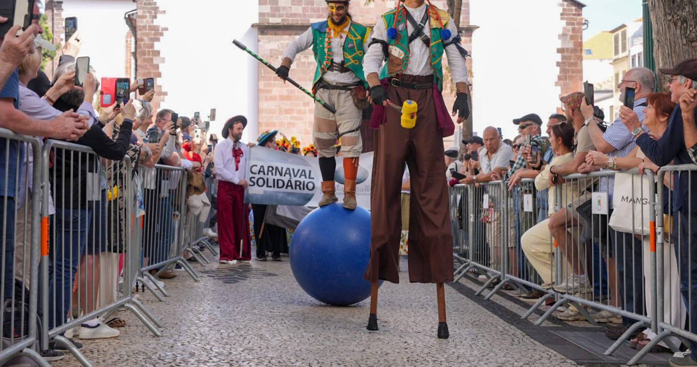 ‘Carnaval Solidário’ da Garouta do Calhau com 600 foliões (com fotos)