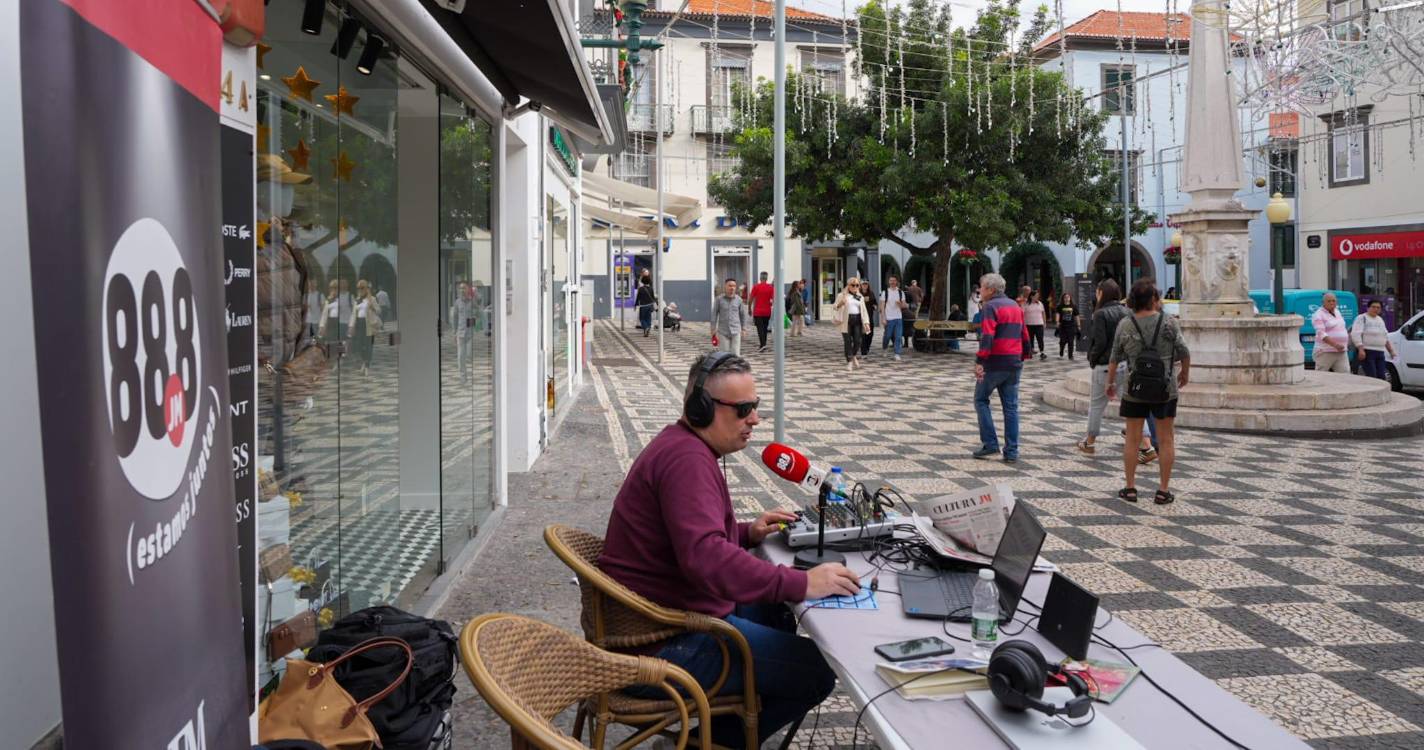 JM e JMFM acompanham ambiente natalício no comércio do Funchal